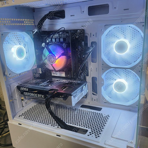 [새제품] i5 14400 RTX5060 초고성능 최신 게이밍 컴퓨터 팝니다