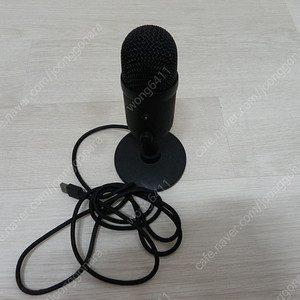 (중고/택포5만원) RAZER SEIREN V2 X 마이크 팝니다.