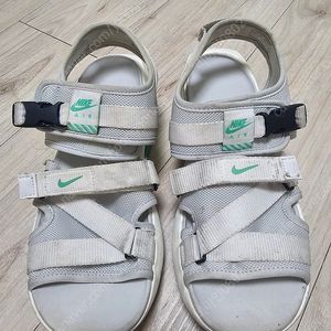 (가격내림) NIKE 나이키 에어맥스 솔 샌들 3.5만에 팝니다. (280)