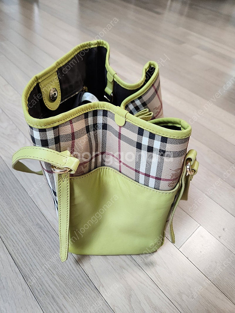 버버리가방--2