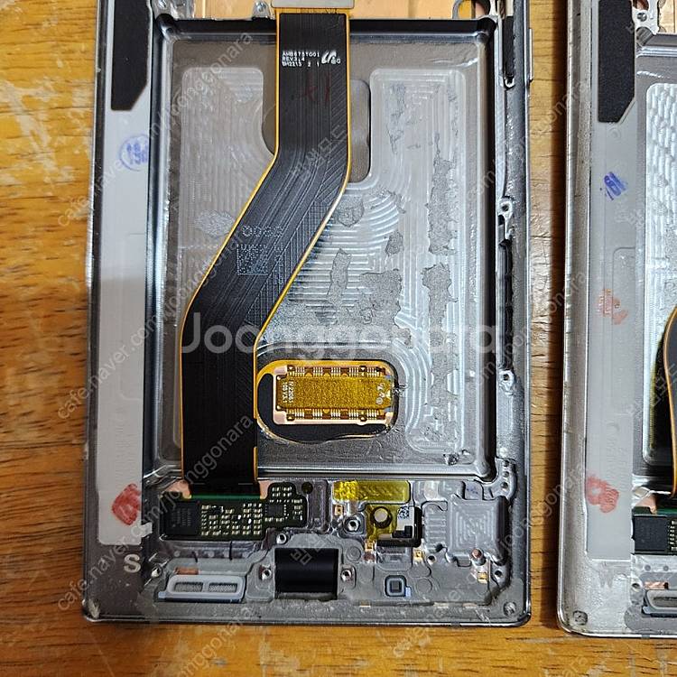 (택포)갤럭시 노트10+ 고장 액정만 2개 팝니다.--4