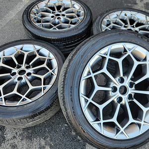 제네시스 G80 RG3 19인치 휠타이어 세트 팔아요