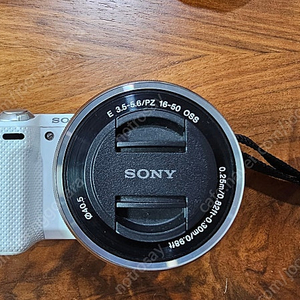 [판매] 소니 NEX-5R 미러리스 카메라 및 16-50mm 렌즈 판매합니다.