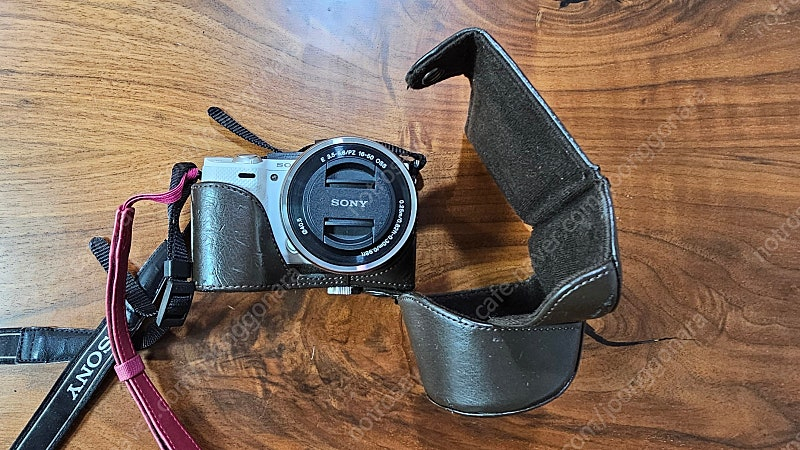 [판매] 소니 NEX-5R 미러리스 카메라 및 16-50mm 렌즈 판매합니다.--9