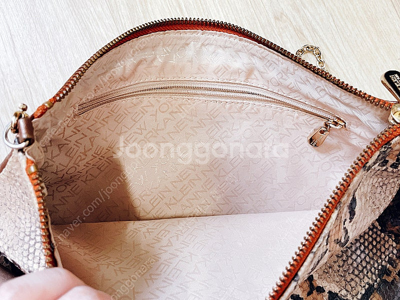 Anne Klein 앤클라인 파이톤 뱀피 클러치 체인--8