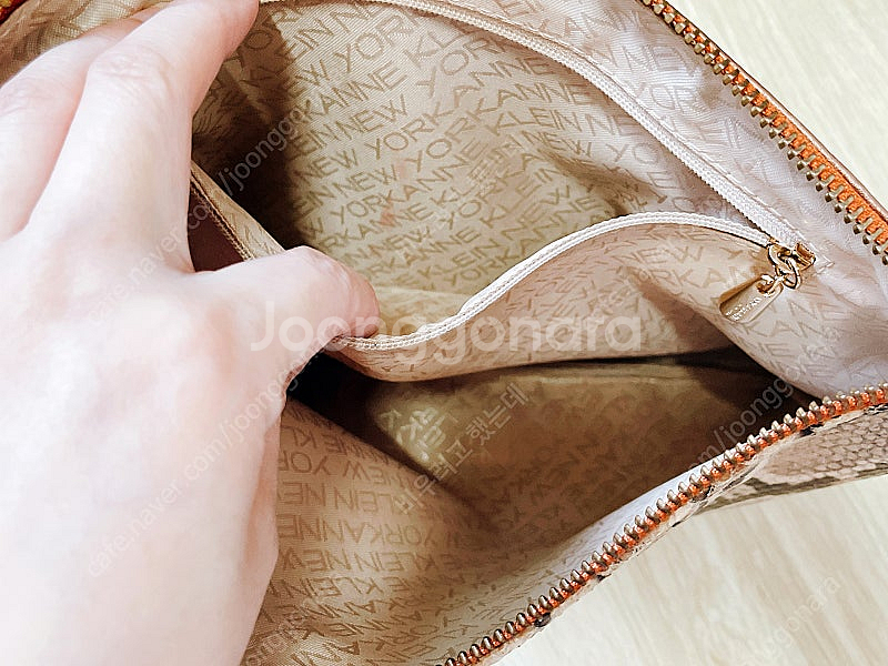 Anne Klein 앤클라인 파이톤 뱀피 클러치 체인--9