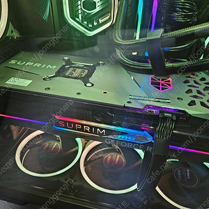 RTX4090 MSI 슈프림 판매합니다.