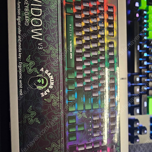 RAZER X A BATHING APE 키보드 네온카모 BLACKWIDOW V3
