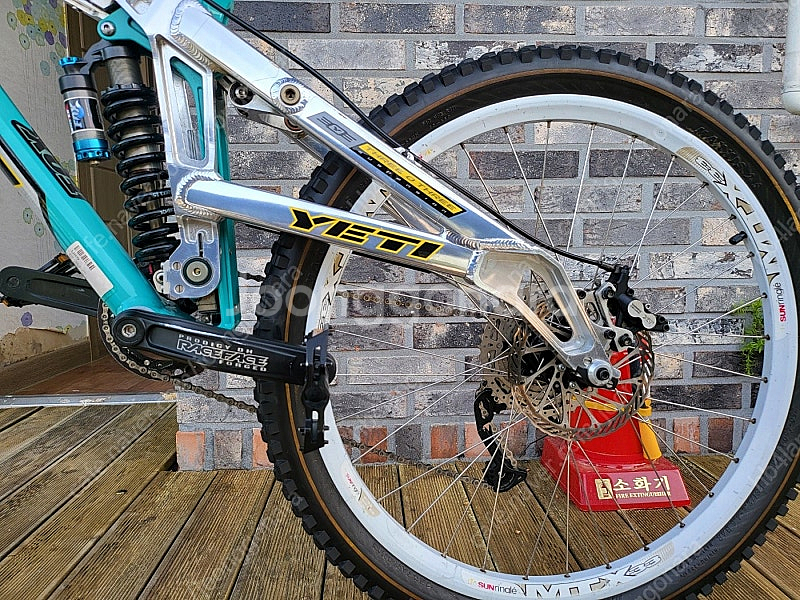 yeti303 예티303 다운힐 자전거 판매합니다.--4