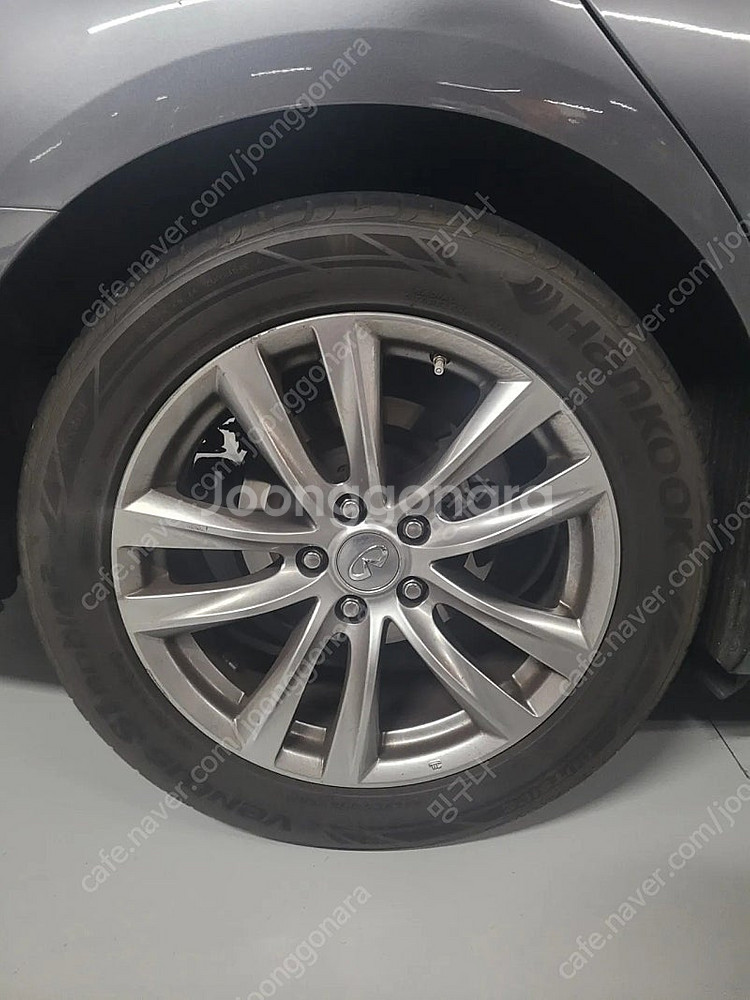 인피니티 Q70 18인치 휠타이어 판매합니다.--5