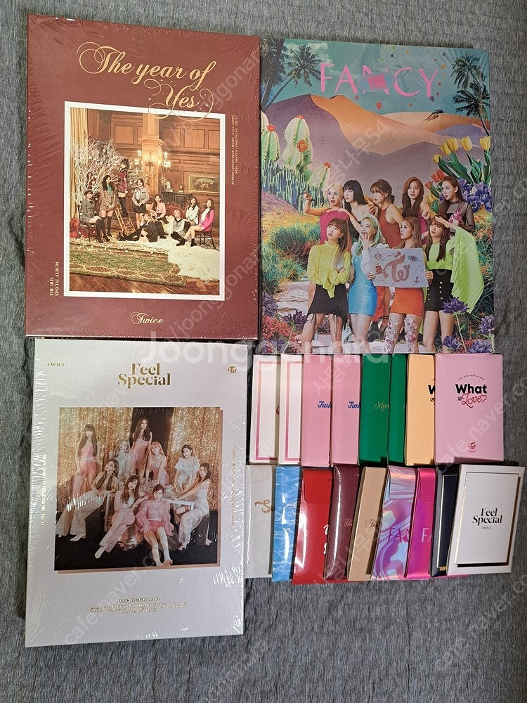 트와이스 미개봉 앨범 및 포토카드+브로마이드 등--1
