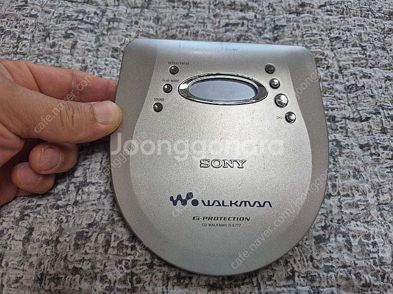 SONY CDP D-E777 실버색상 정상작동품 판매합...--0