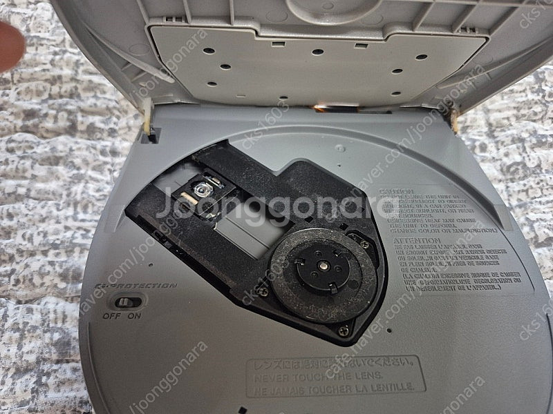 SONY CDP D-E777 실버색상 정상작동품 판매합...--7