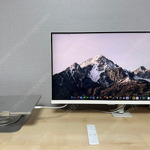 (안전거래) 24.8 출시 LG 27SR73U 판매합니다(암포함)
