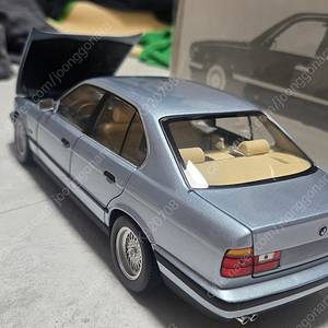1:18 1/18 미챔 535i 블루 무하자 다이캐스트 팝니다.