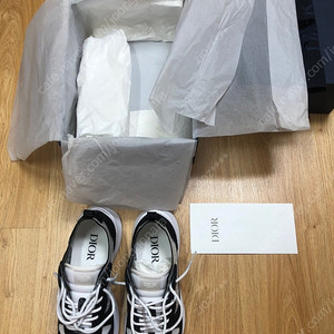 디올 b25 검흰 42사이즈