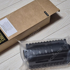 VFC M249 레일 핸드가드 박스 풀셋을 60,000원에 판매합니다. (Rail Handguard Kit)