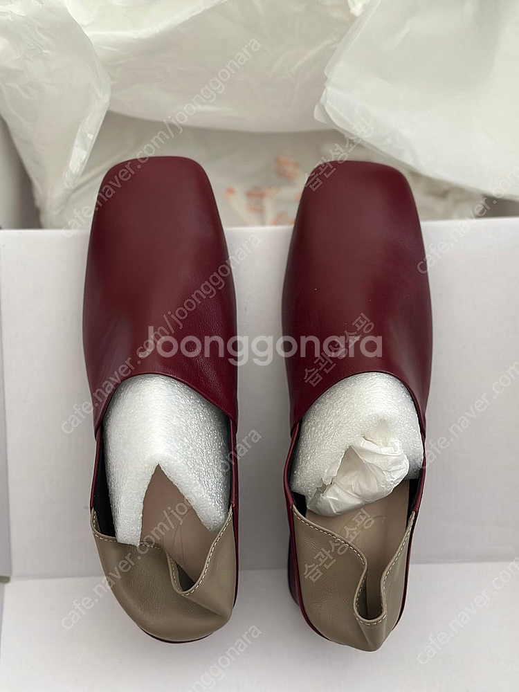 (새상품) 이에이에 양가죽 바부슈 블로퍼 플랫 240--0