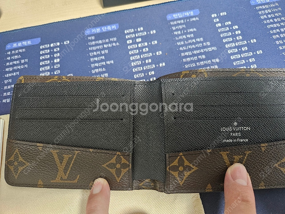 정품 루이비통 마카사르 남자 반지갑 판매합니다--2