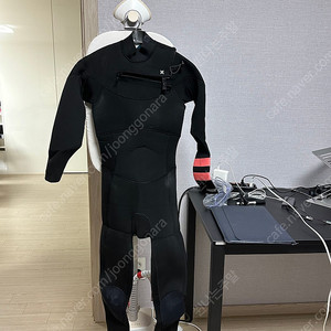헐리 어드밴티지 플러스 4/3mm 여성용 서핑수트 (Size 6) 판매합니다