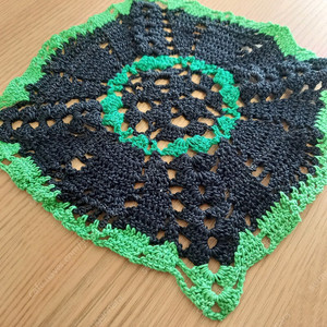 13 집에서 직접 만든 DIY 핸드메이드 손뜨개 뜨개질 니트 러그 깔개 코스터 테이블러너 인테리어소품 실내장식 생활용품