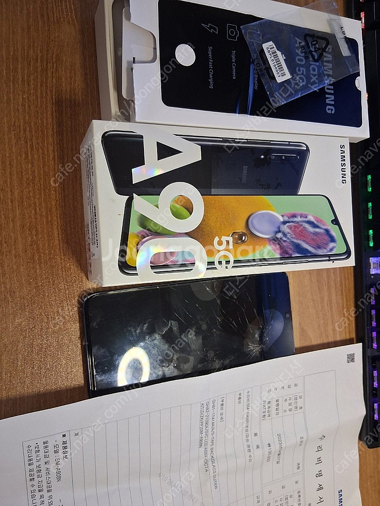 갤럭시 a90 skt 용 팝니다. 액정손상--0