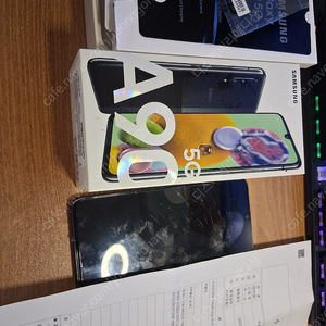 갤럭시 a90 skt 용 팝니다. 액정손상