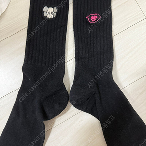 유니클로 X 카우스 양말