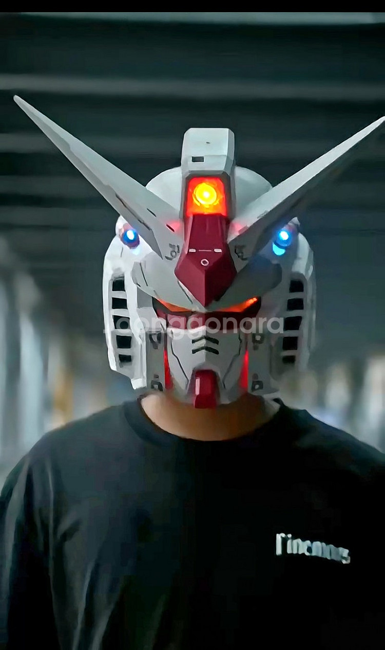 미개봉 새제품 건담 RX-78 헬멧 팝니다--1