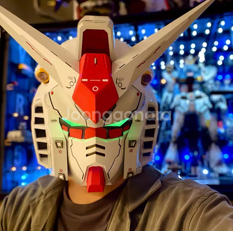 미개봉 새제품 건담 RX-78 헬멧 팝니다--2