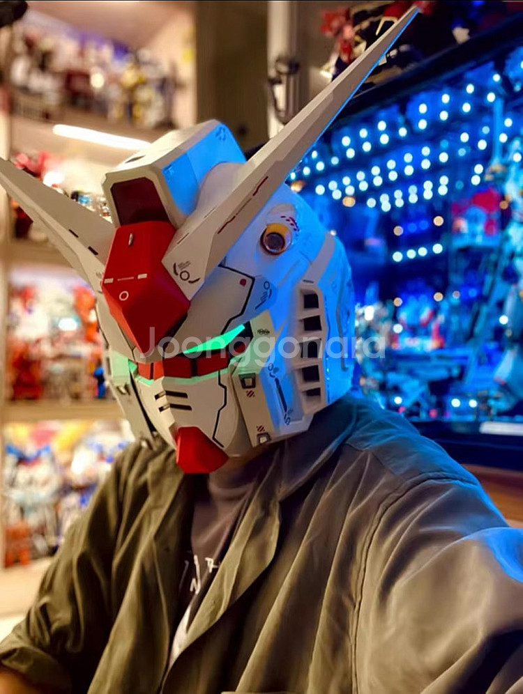 미개봉 새제품 건담 RX-78 헬멧 팝니다--3