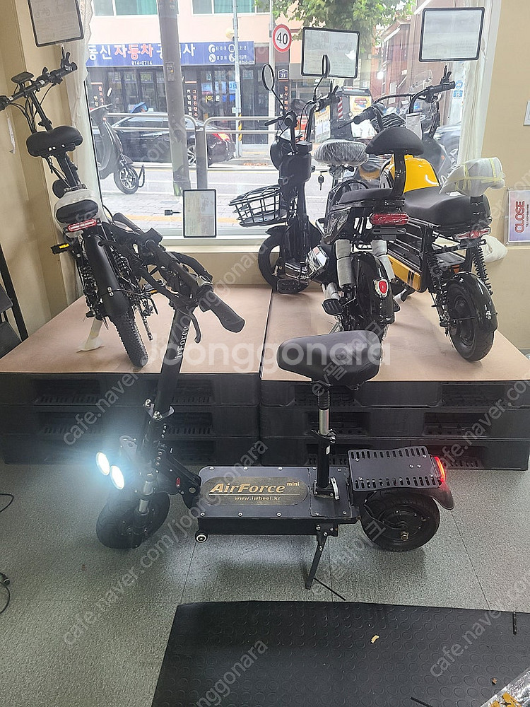 신품급 초대형 40ah급 배터리 탑재된 에어포스 미니 전동킥보드팜--0