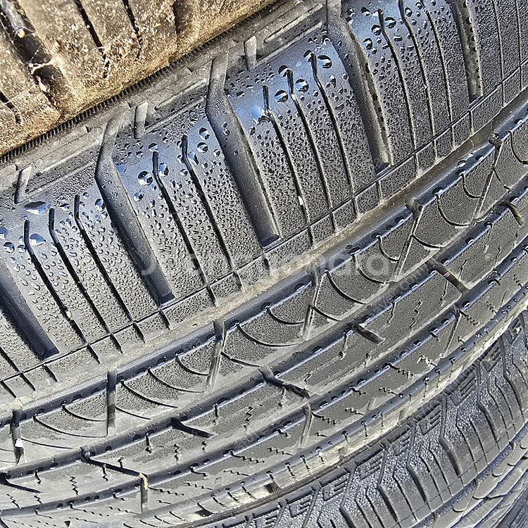 255 45 20 콘티넨탈 한대분15만 팝니다--2