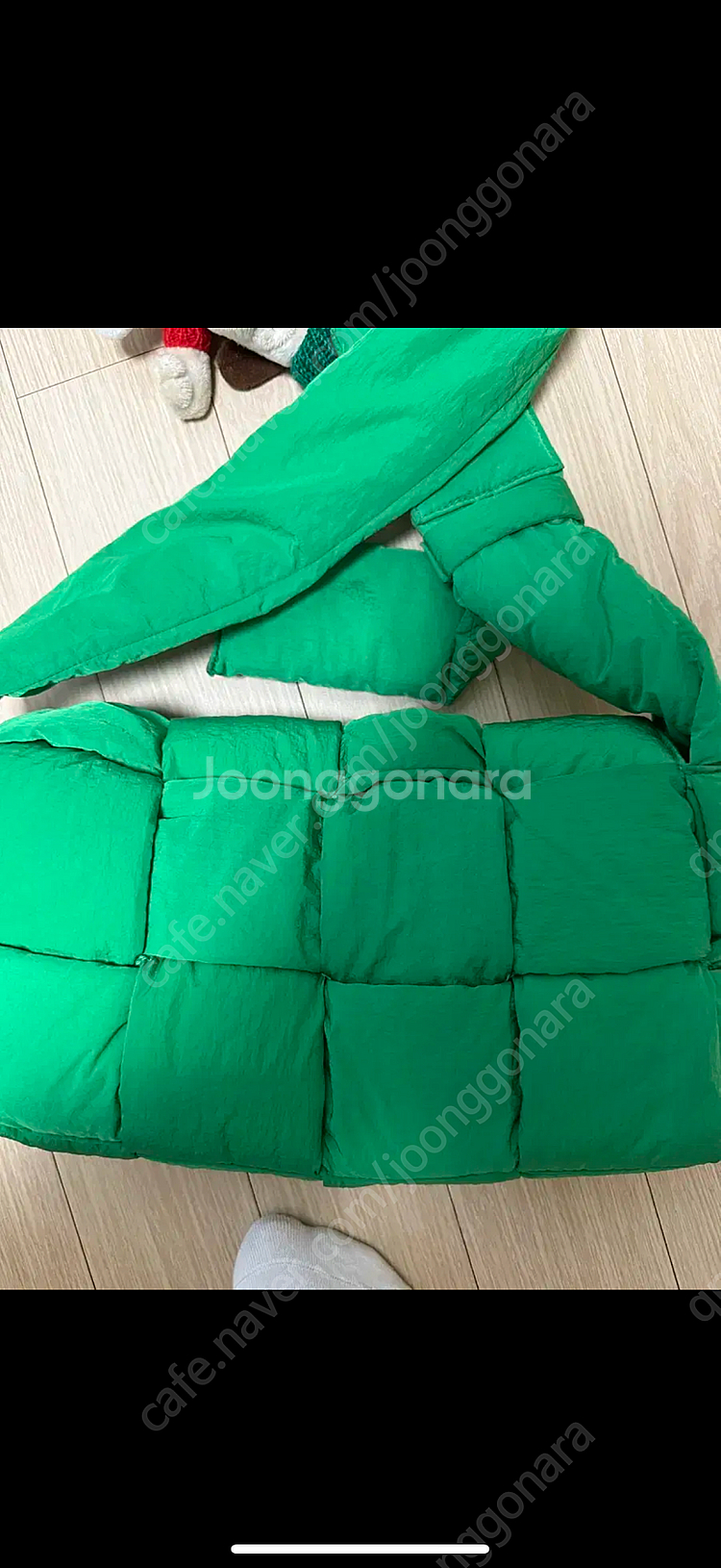 보테가베네타 패딩 카세트백 그린--3