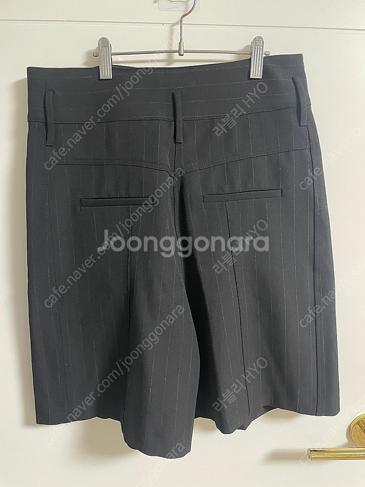 자라(Zara) 핀스트라이프 버뮤다 팬츠--1