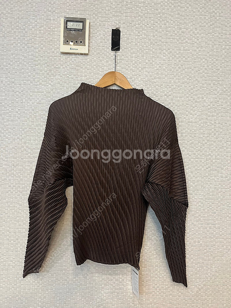 이세이미야케 랩드 스웨이드 라이크 플리츠 탑--1