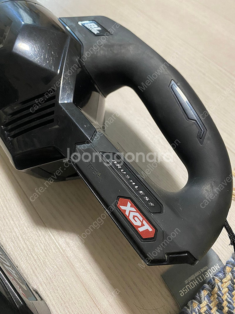 마끼다 40V 충전무선청소기 싸이클론일체형 블랙--4