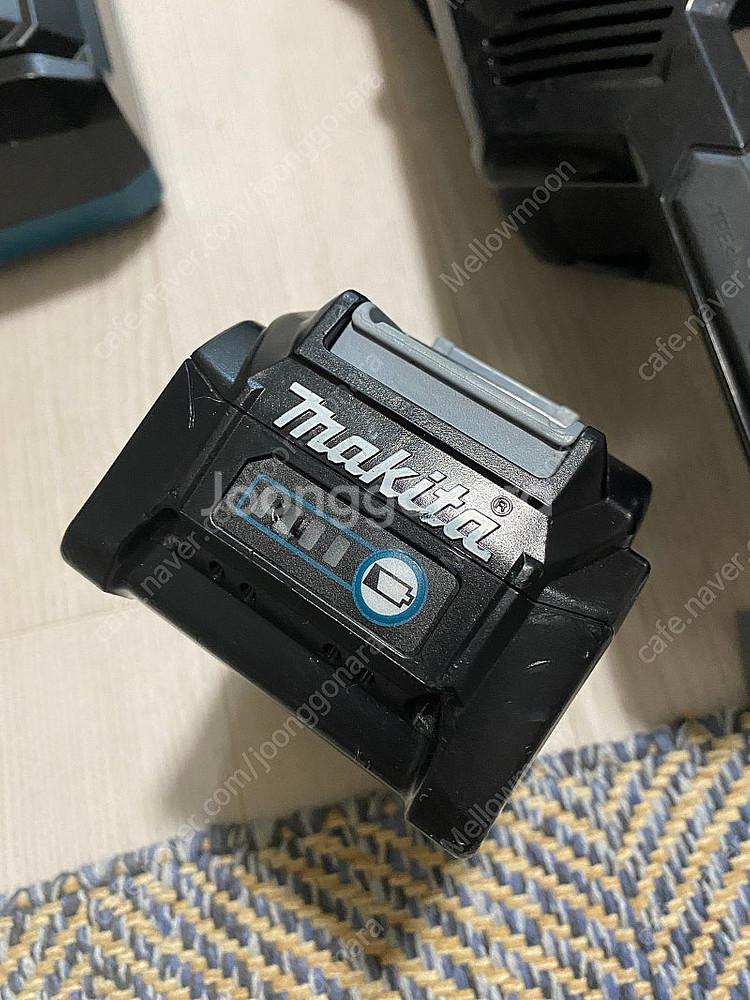 마끼다 40V 충전무선청소기 싸이클론일체형 블랙--7