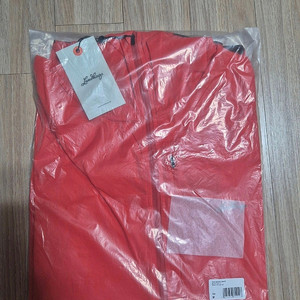 룬닥스 티베드 기능성 등산 점퍼. M사이즈. 새제품. Lively Red 색