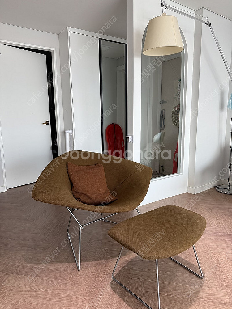 Knoll diamond chair--0