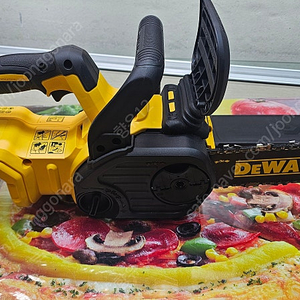 디월트 DCM565N 20V 250mm 충전 체인톱 베어툴 18만원 팝니다.