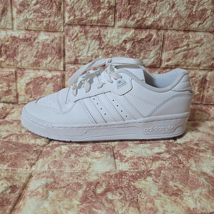 (260) ADIDAS 아디다스 남성 라이벌리 로우 화이트