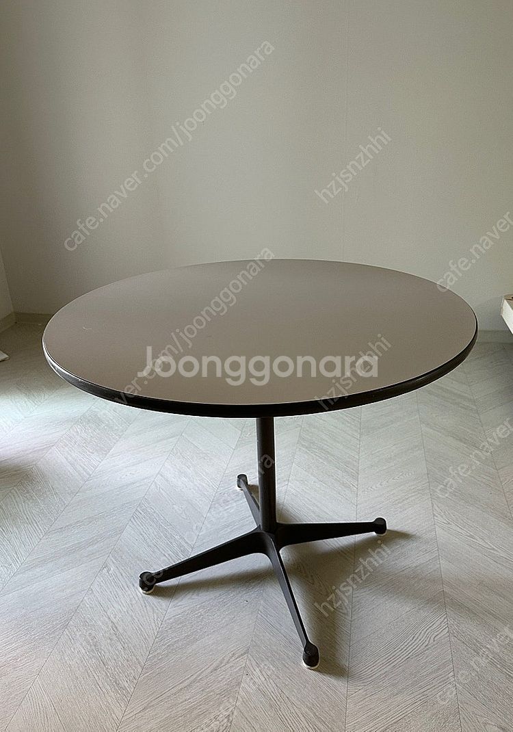 허먼밀러테이블--0