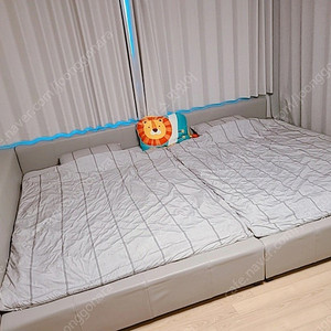 패밀리 침대 프레임만 팔아요 퀀퀀사이즈입니다