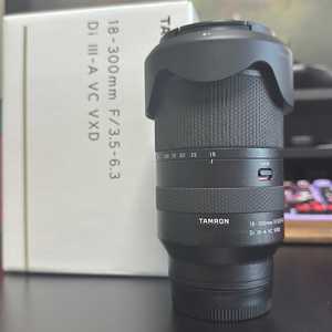 탐론 18-300 소니 E마운트 렌즈 (APS-C / 크롭) 상태 새상품급 풀박스 판매합니다.