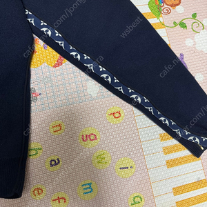 루이비통 오픈 슬리브 니트