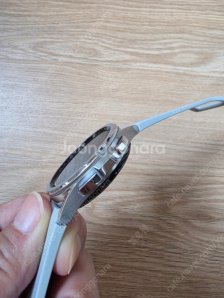 갤럭시 워치6 클래식 43mm 실버--4