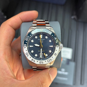 태그호이어 아쿠아레이서 프로페셔널 300 GMT