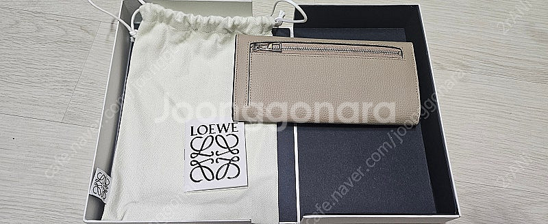 [판매]로에베(LOEWE) 아나그램 플랩 가죽 컨티넬탈...--4