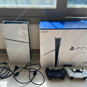 PS5 플스5 슬림 디스크 2018 a01 판매합니다. (듀얼센스 2개)